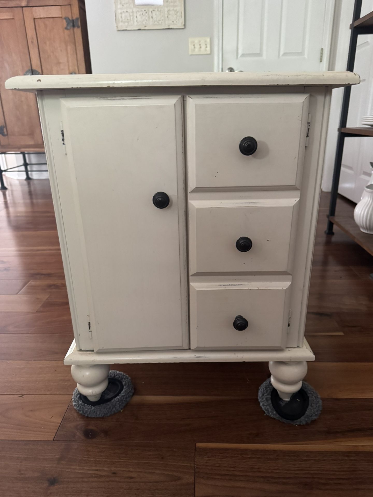 End table/Bedside table