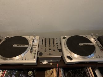 Numark TT 1600 MKII Turntables