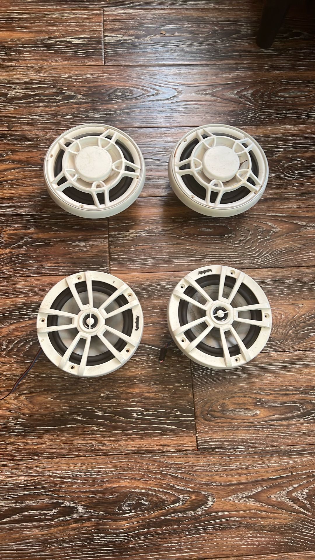 2 Pairs Of Marine Speakers. Dos Pares De Vocinas Aquatics.