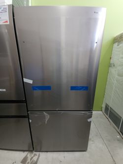 Hisense 17 Cu Ft Bottom Free Freezer In Stainless Steel. Comes With 1 Year Warranty.