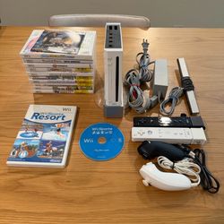 Nintendo Wii Bundle Wii Sports Resort 13 games 2 controllers