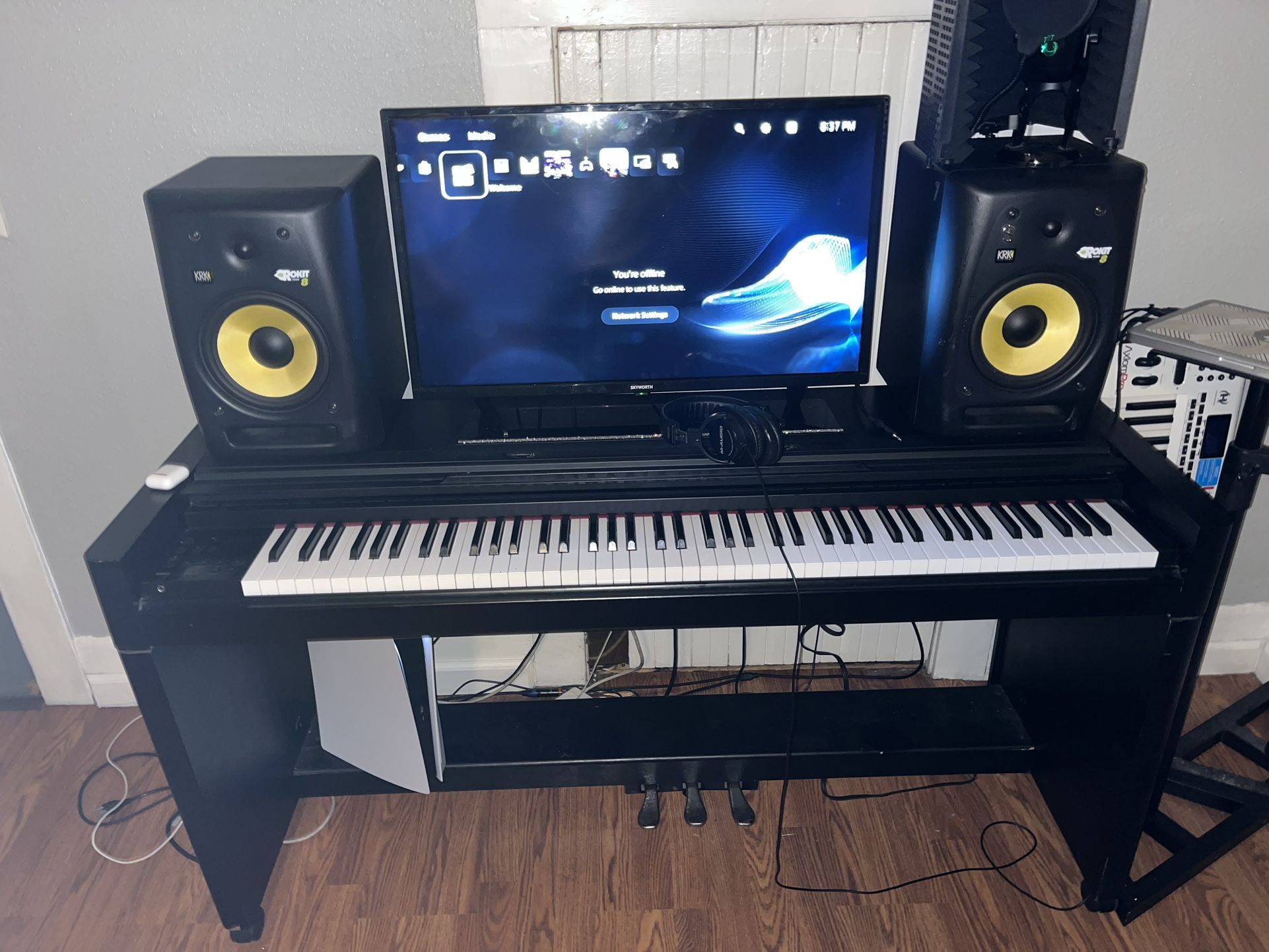 Korg Concert 6000m  For Sale Also A Controller 