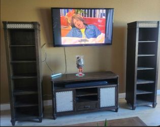 Entertainment center
