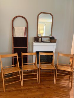 4 Solid Wood Folding Chairs – Great Condition