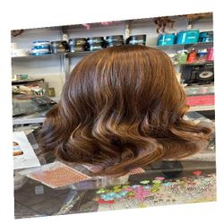 magazine note Transform Your Appearance with Wigs in All Sizes and Color Options