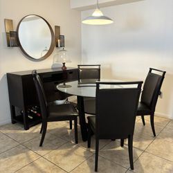Modern American Signature Dining Room Set – Excellent Condition