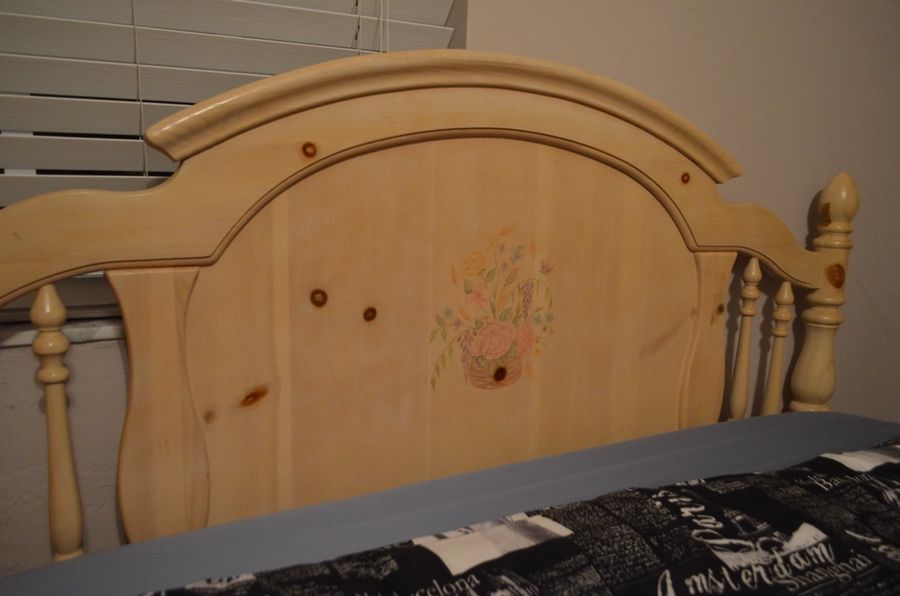 Vaughn “Farmhouse” collection, washed pine, 5pc girls bedroom set!