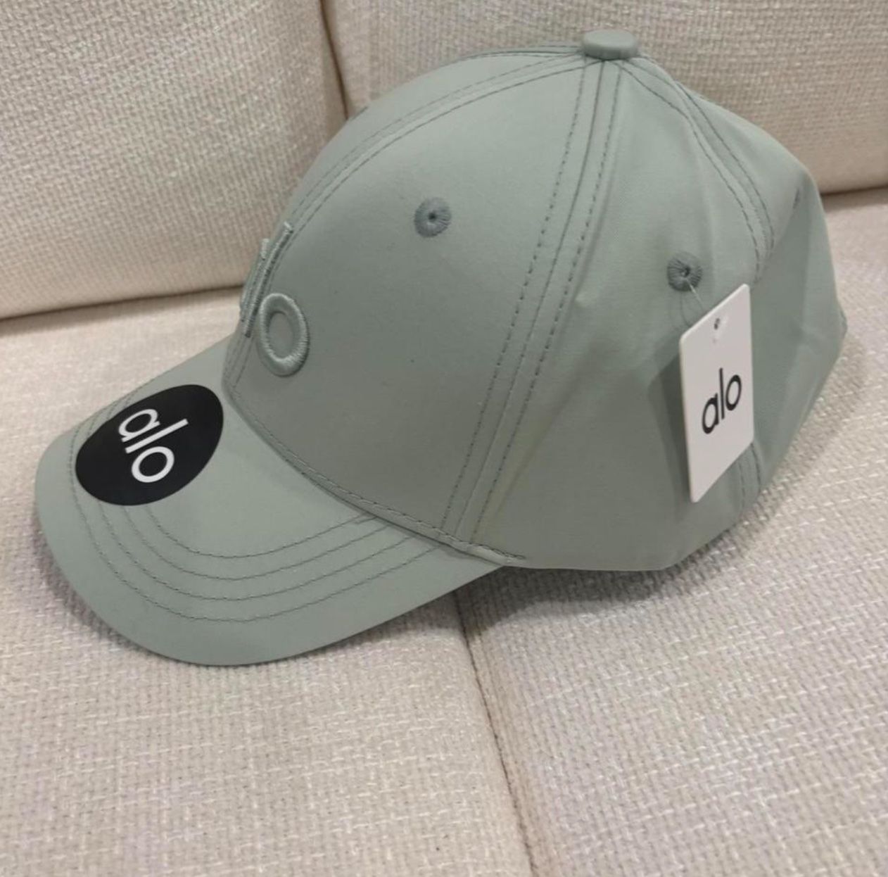 alo yoga (dad hat strap style) "sage"