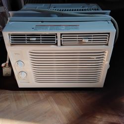 AC Unit For Sale! $25 !!! Works Great