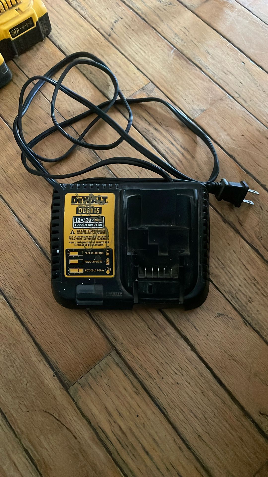 DeWalt DCB115 Battery Charger – 12V/20V MAX Lithium-Ion