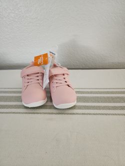 New  baby girl  shoes size (6)18-24 months