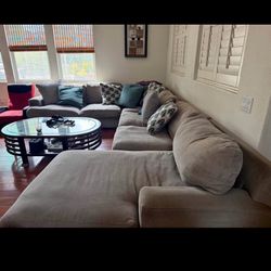 BEAUTIFUL SECTIONAL COUCH
