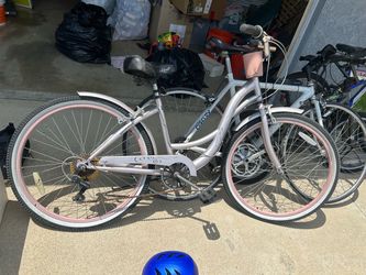Oakley Women’s Cruiser Bike