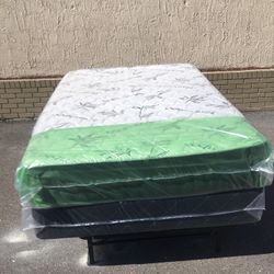 Brand New Full Size Plush Mattress And Box Spring In Plastics 
