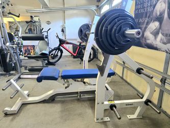 Hoist Commercial Weight Bench With Weight Set