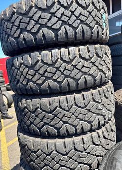 275/65/18 Goodyear Selling a set of 4 tires in excellent condition 🫡