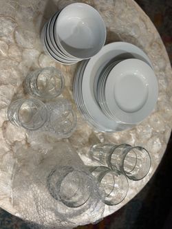 NEW dish and glass set