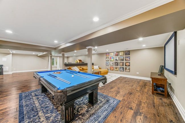 Olhausen 8’ Pool Table – Excellent Condition – Blue Felt – MUST SEE! 