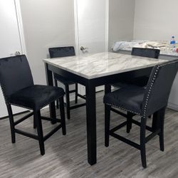 Dining Room New In Box.. 4 Chairs Black Velvet Table 