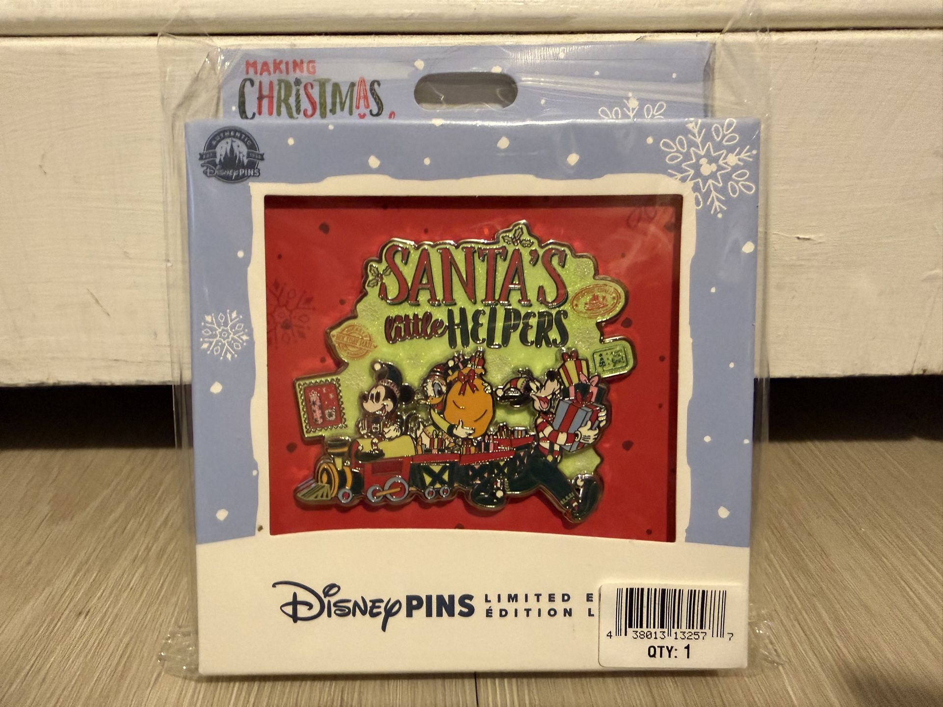 Disney Parks Christmas 2024 Santa's Little Helpers Mickey & Minnie Mini Jumbo LE 3000 Pin
