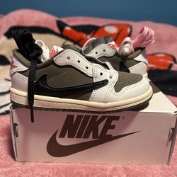 Travis Scott x Air Jordan 1 Retro Low