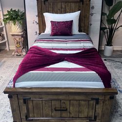 Twin size bed with storage. Very comfortable 10 inch thick memory foam mattress. Hablo español y entrego