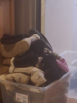 Lots of shoesbo