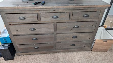 Rustic Wood Queen Bed & 9-Drawer Dresser & Mirror