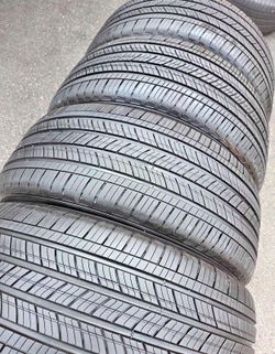 265/60/18 Michelin 📍📍 Vendo un set de llantas con 80% de vida las 4 📍🌟