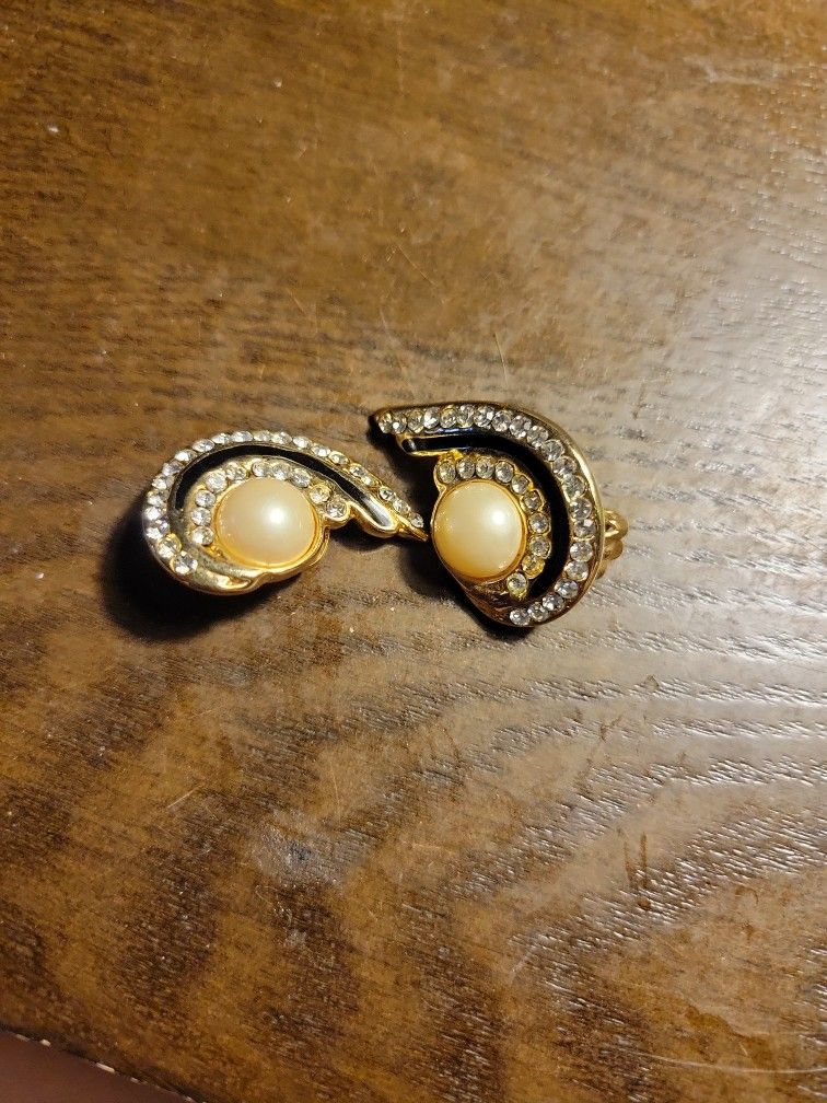 Vintage Clip On Pearl Blue And White Stones