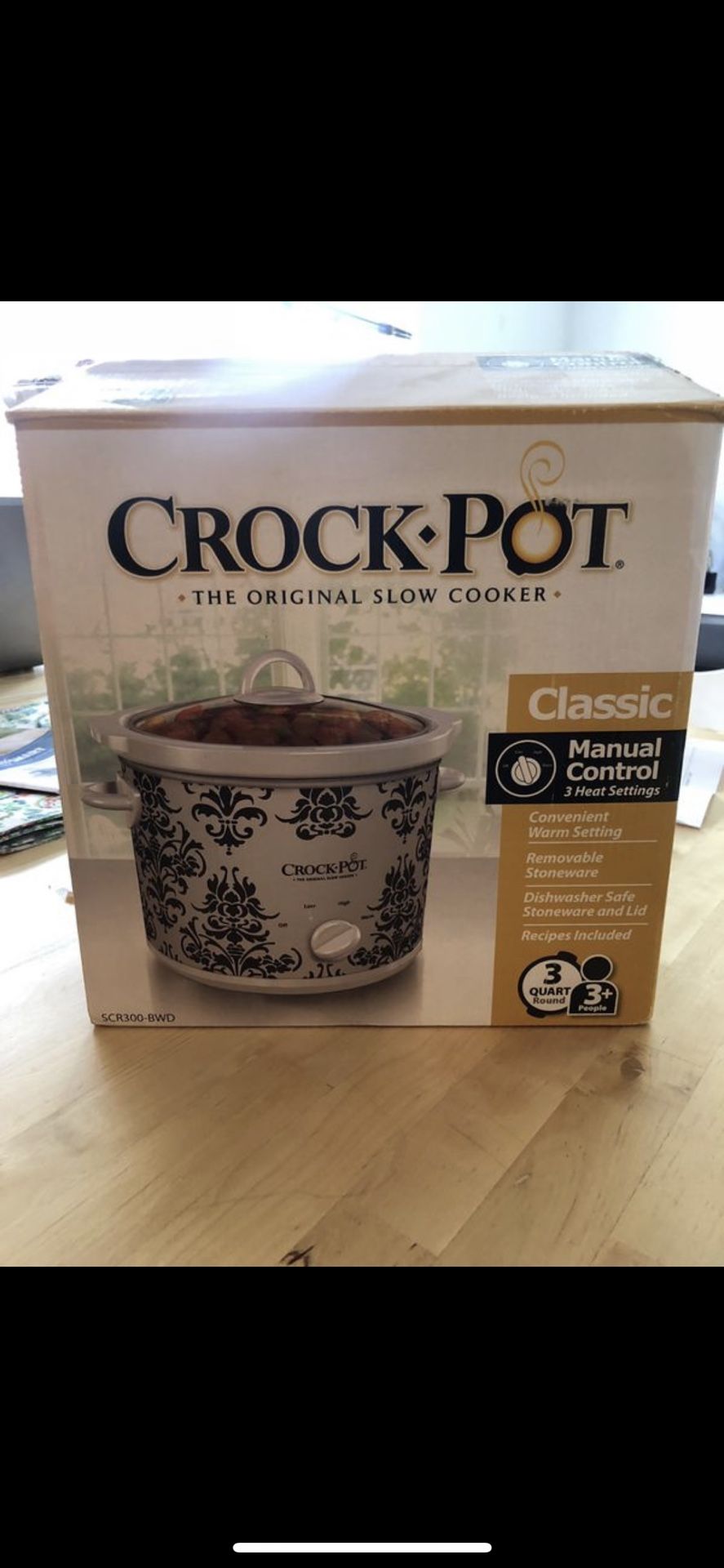 CROCK POT slow cooker