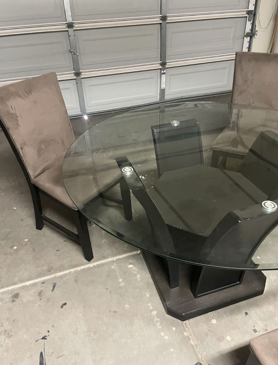 Round glass dining room table + 4 chairs CHEAP