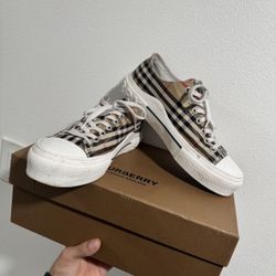 Burberry Shoes 