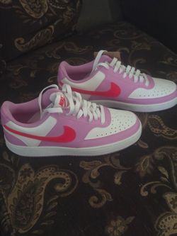 Brand New Women's Nikes size 7.5