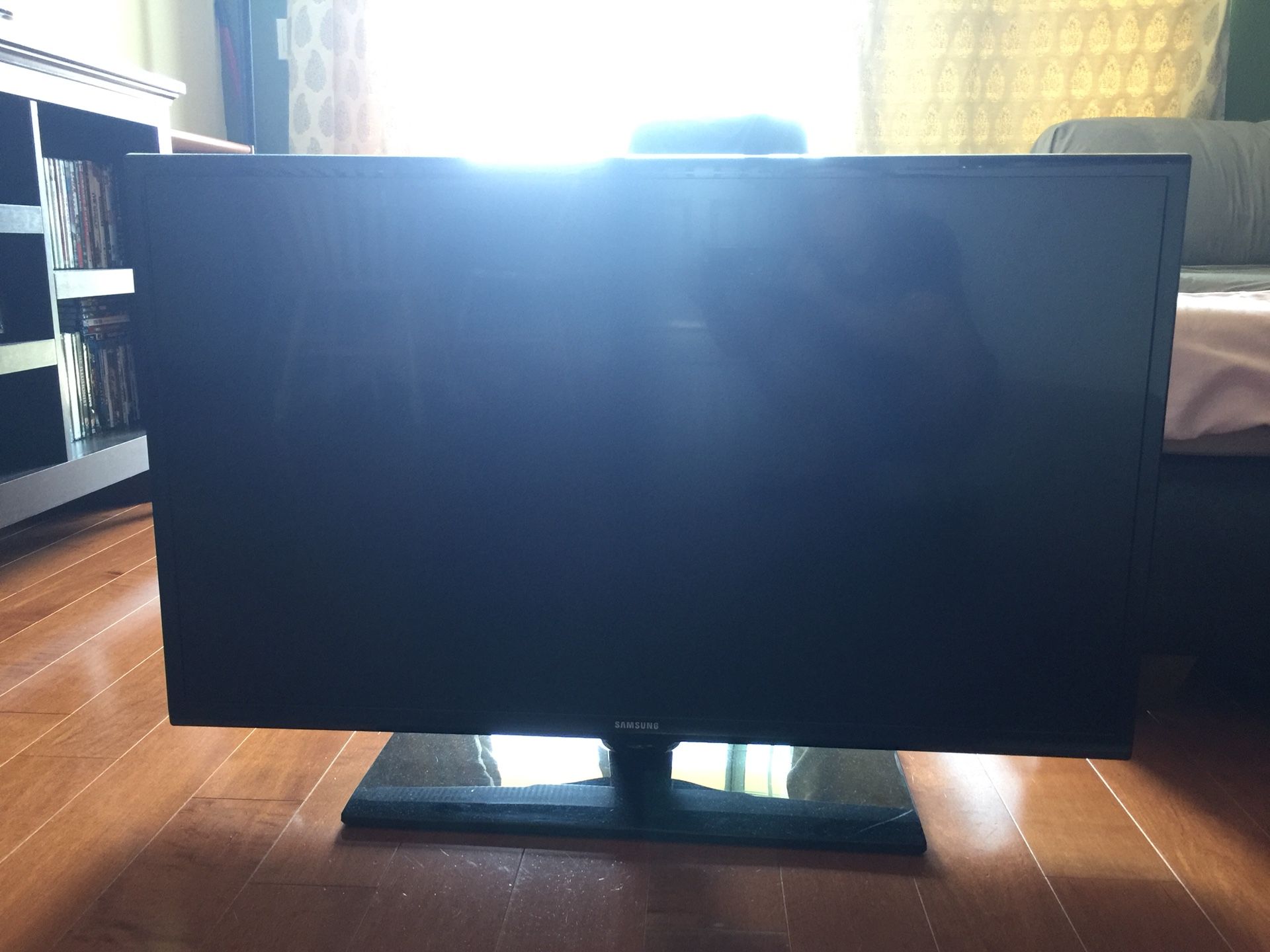 Samsung UN39EH5003 39-Inch LED HDTV