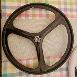 3 spoke rims 26' *disc break and flywheel cassette compatible)., straight through axel. 