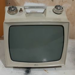 1966 RCA Victor 10" B&W tv
