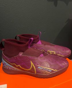 Futsal shoes