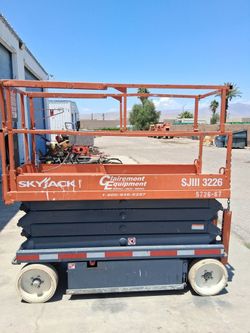 26-Foot Scissor Lift
