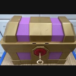 RYANS World Treasure Chest with Figures Coins Keys