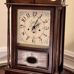 EIGHT DAY ENGLAND WINDUP CLOCK RUNS WELL WITH KEY