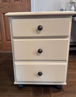 Riverside Furniture 3-Drawer Rolling File Cabinet / End Table 42x22x22