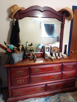 Dresser With Mirror