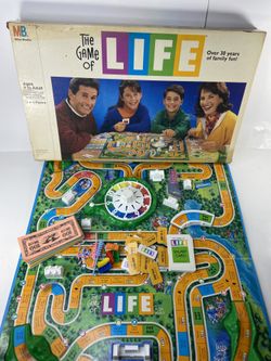 Vintage 1991 game of life board game