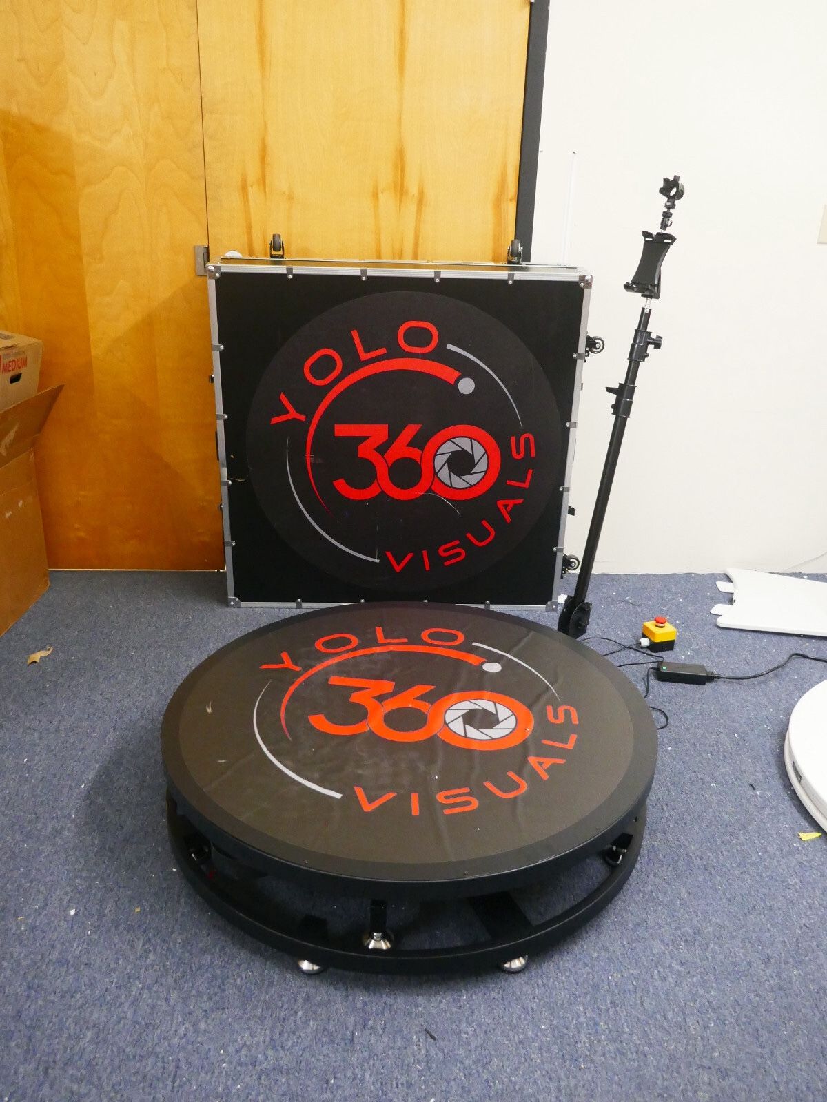YoLo Large 360 Photo-booth with flight case for parties