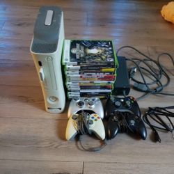 Microsoft Xbox 360 + Controller + 14 Games