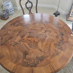 Dinning Room Table 4 Chairs SALE IS PENDING