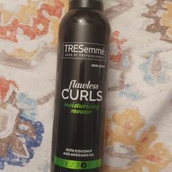 TRESemme Moisturizing  Curls Mousse With Coconut And Avocado oil 