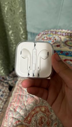 Apple EarPods Wired Earphones