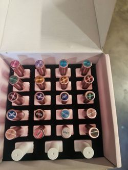 Cat eye nail polish